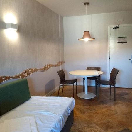 Apartamento Resort Ao Lado Do Parque Aquatico Porto Das Dunas - Pe Na Areia- Terreo Aquiraz Eksteriør bilde
